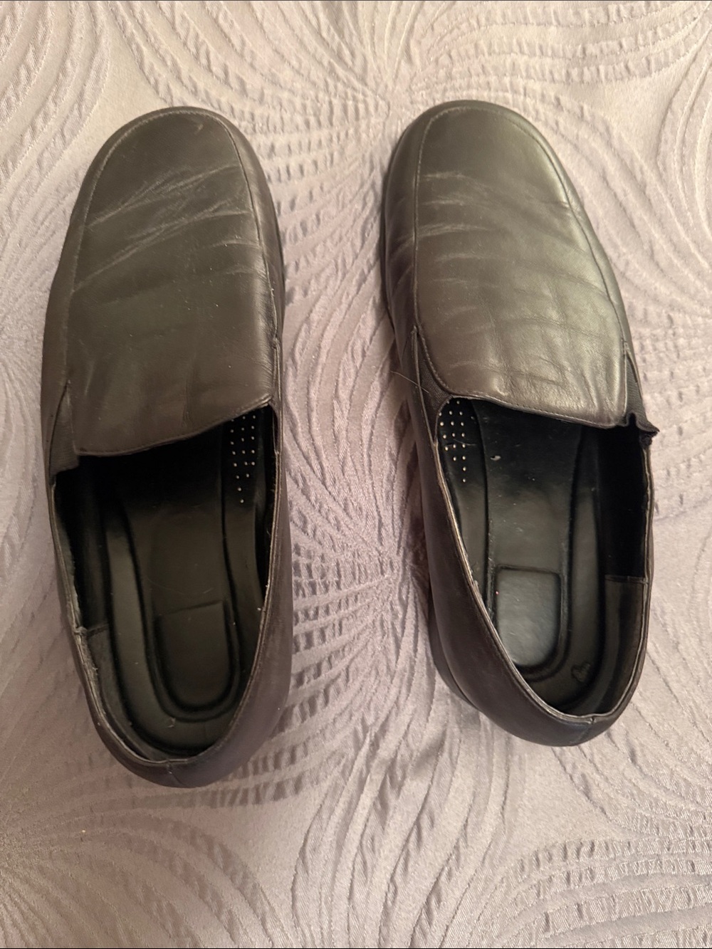 Women’s Black Slip-On Leather Loafers 9.5 WW cloud walkers Men 8 W